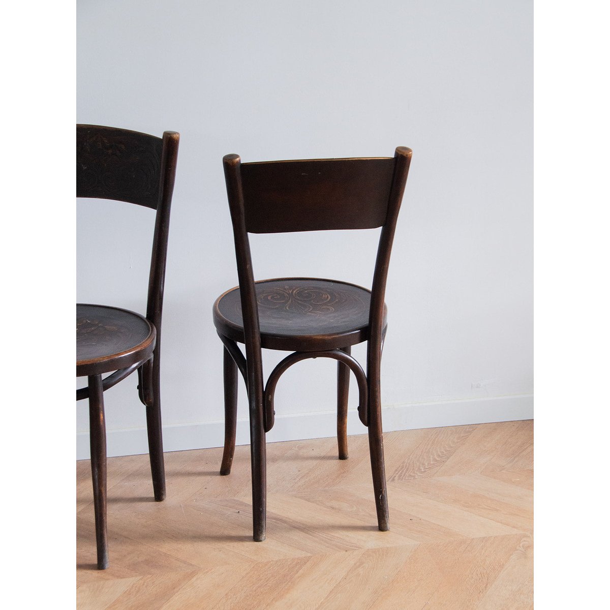 Paire de chaises en bois Claude N°660 - Bon état bois, DEBONGOUT