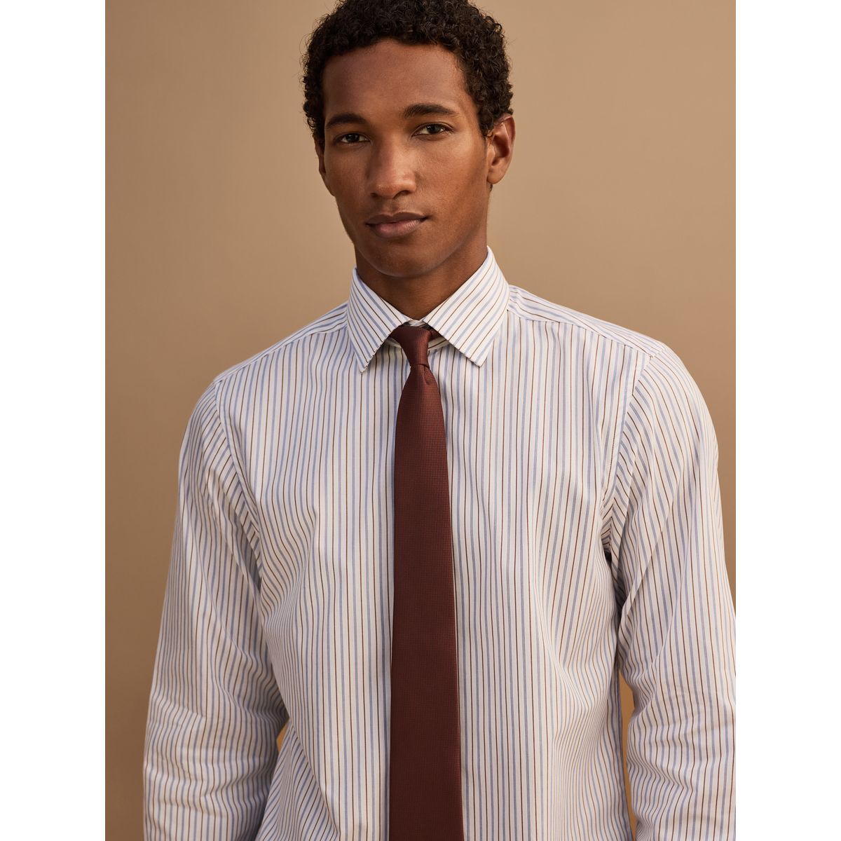 Chemise habillée à rayures avec cravate blanc/bleu/brun, NEXT