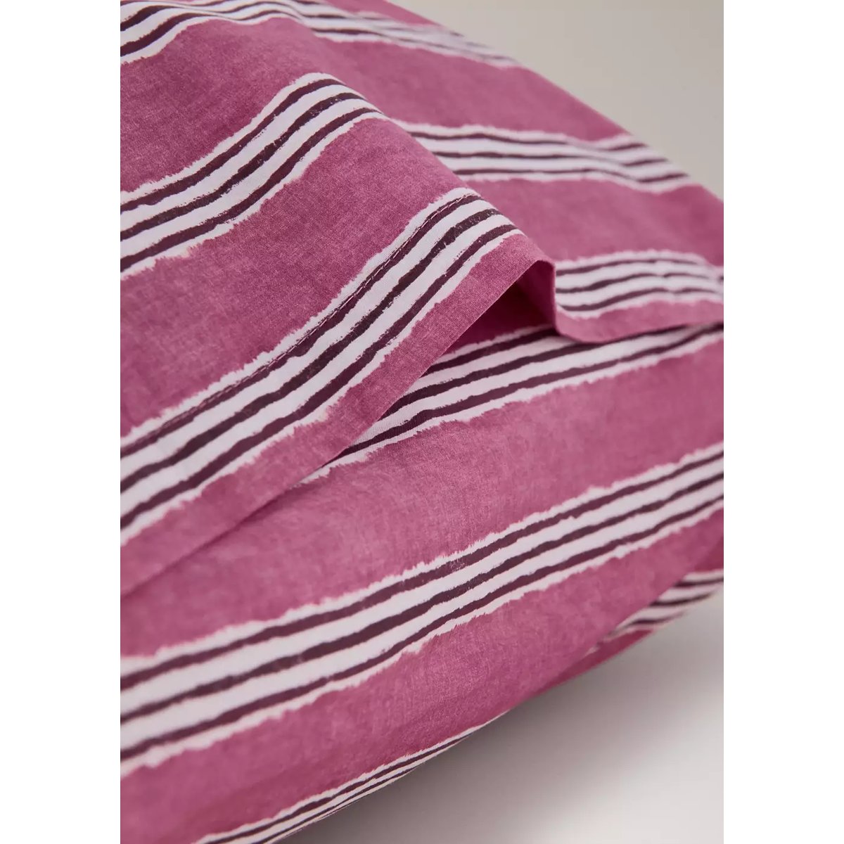 Deux taies d’oreiller percale de coton rayures tricolores 60x60 cm cerise, MANGO HOME