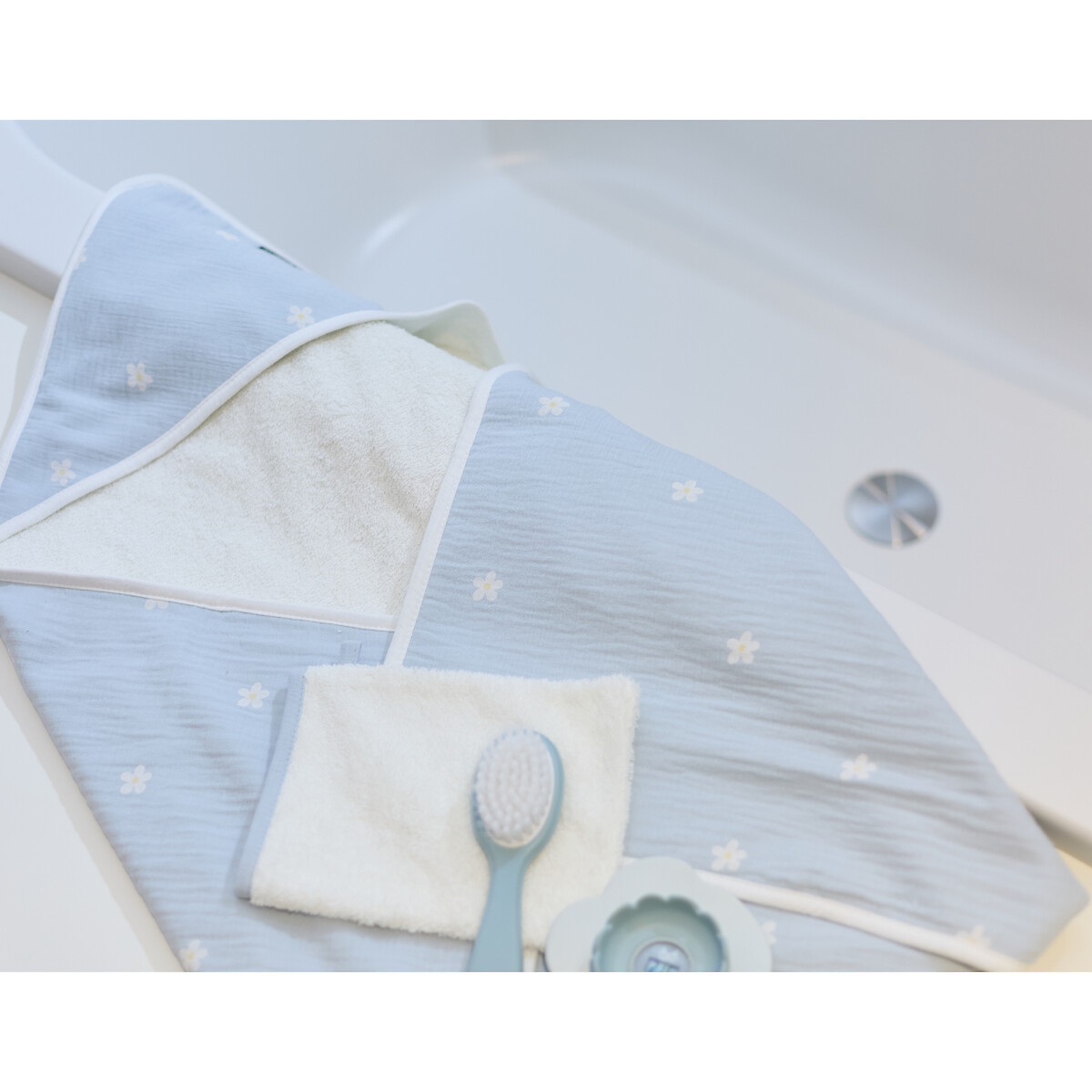 Couverture enveloppante bébé mousseline fleur bleu, CHILDHOME