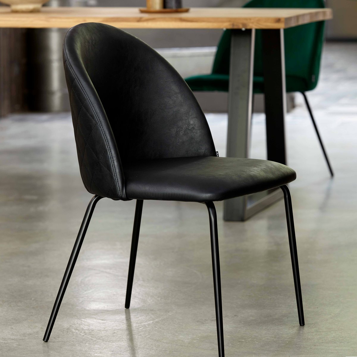 Lot de 4 chaises en textile enduit et bois fsc, CHESTER noir, OVIALA