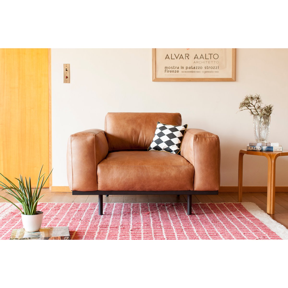 Fauteuil en cuir ALMOND marron clair, PRODUIT INTERIEUR BRUT