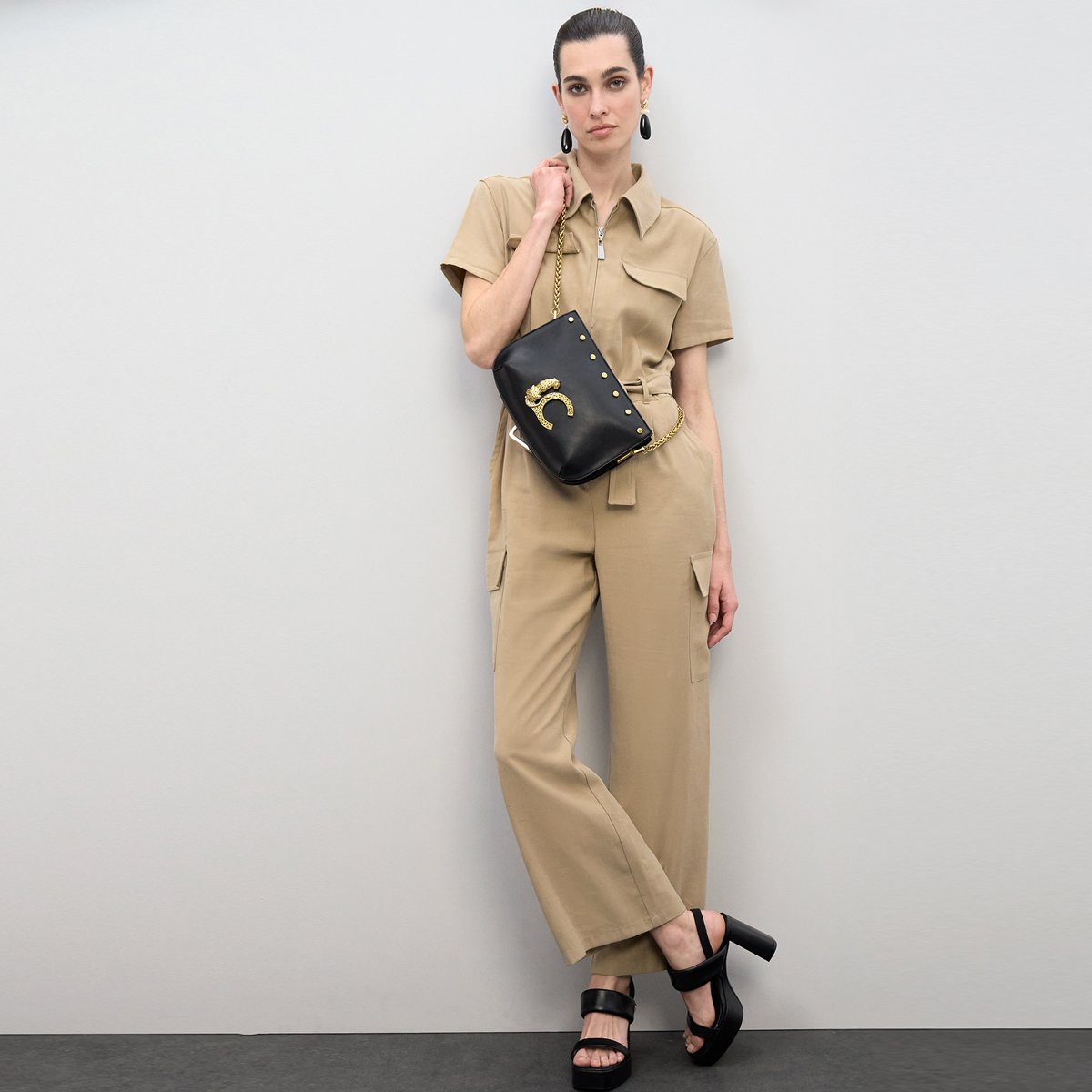 Sac à bandoulière au style pochette noir, LOLA CASADEMUNT