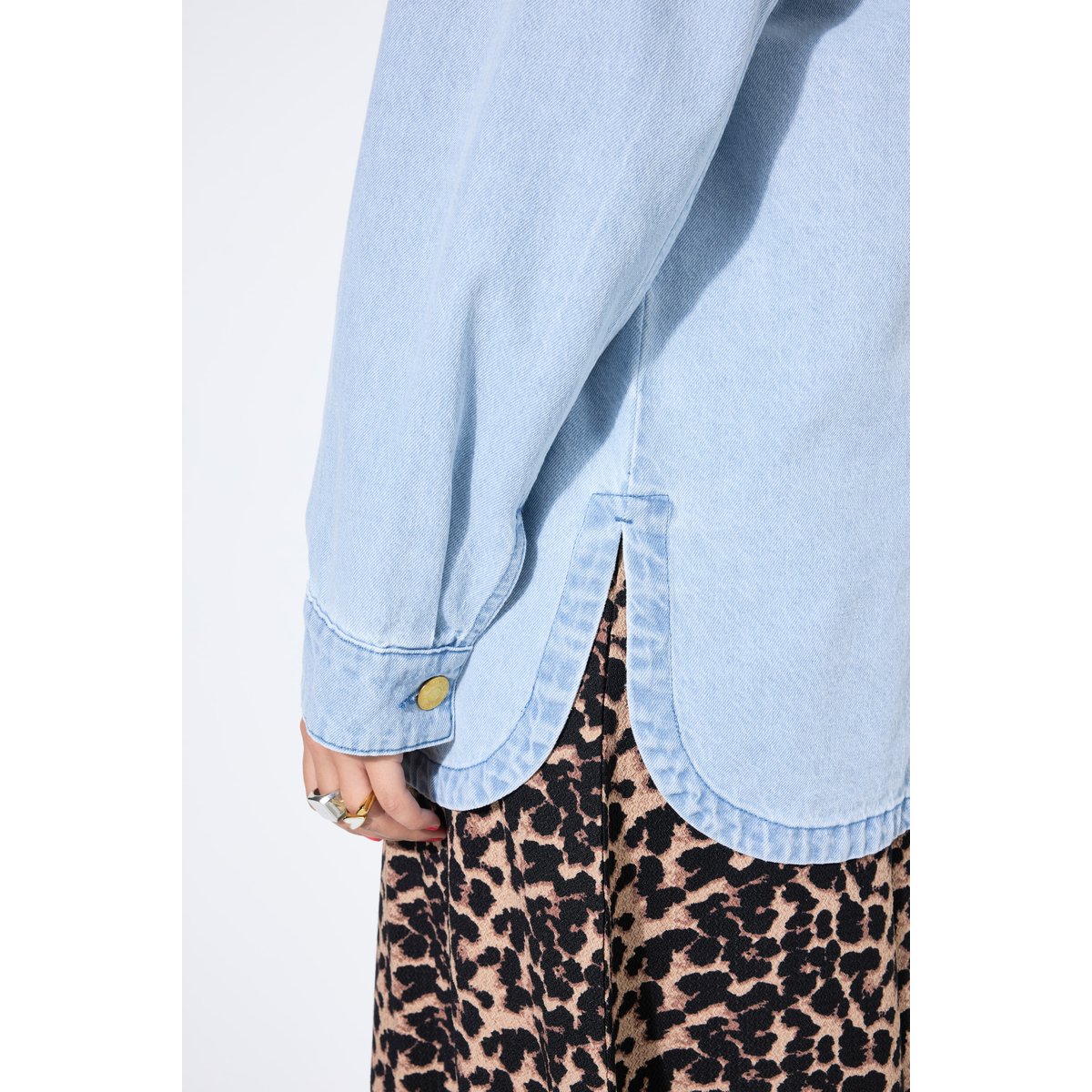 Chemisier en jean oversize bleu clair, STUDIO UNTOLD