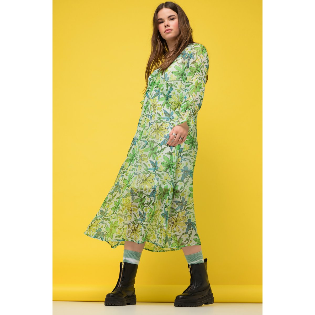 Robe maxi trapèze en mousseline. Imprimé vert clair, STUDIO UNTOLD