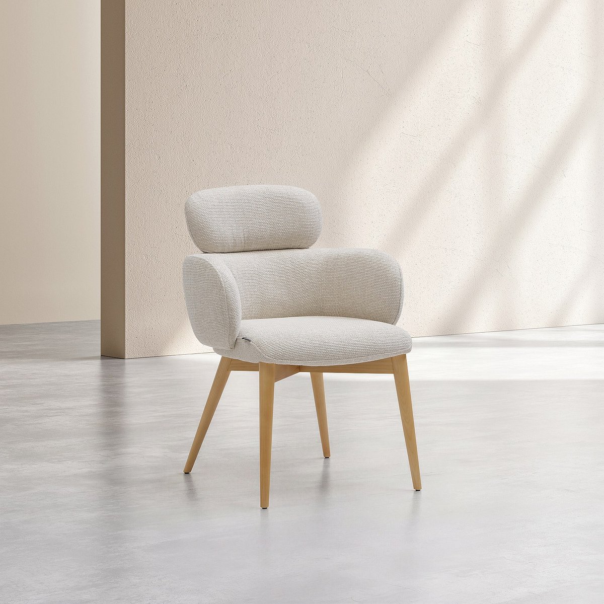 Lot de 2 chaises en tissu et bois massif couleur chêne avec accoudoirs FLORE beige, HABITAT