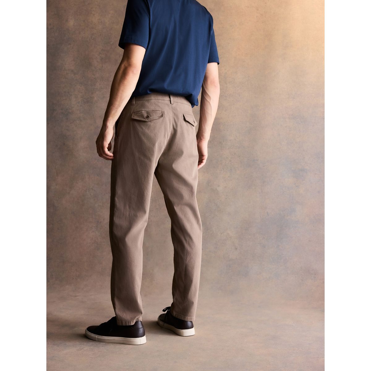 Pantalon chino stretch en majoritaire sable, NEXT