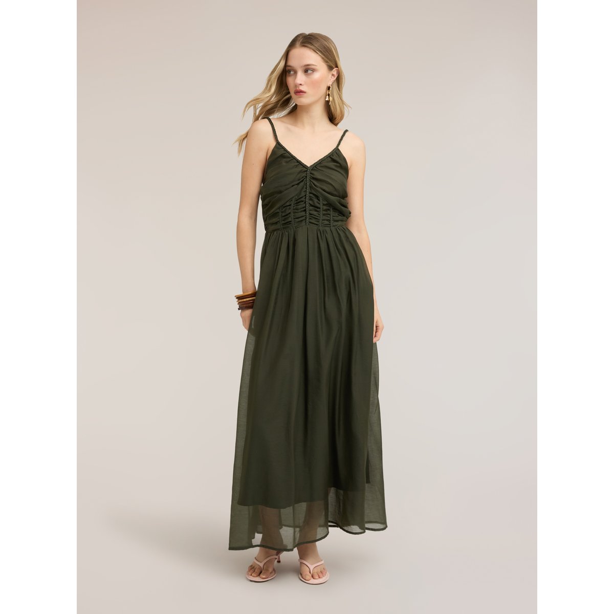 Robe longue verde militare, MOTIVI