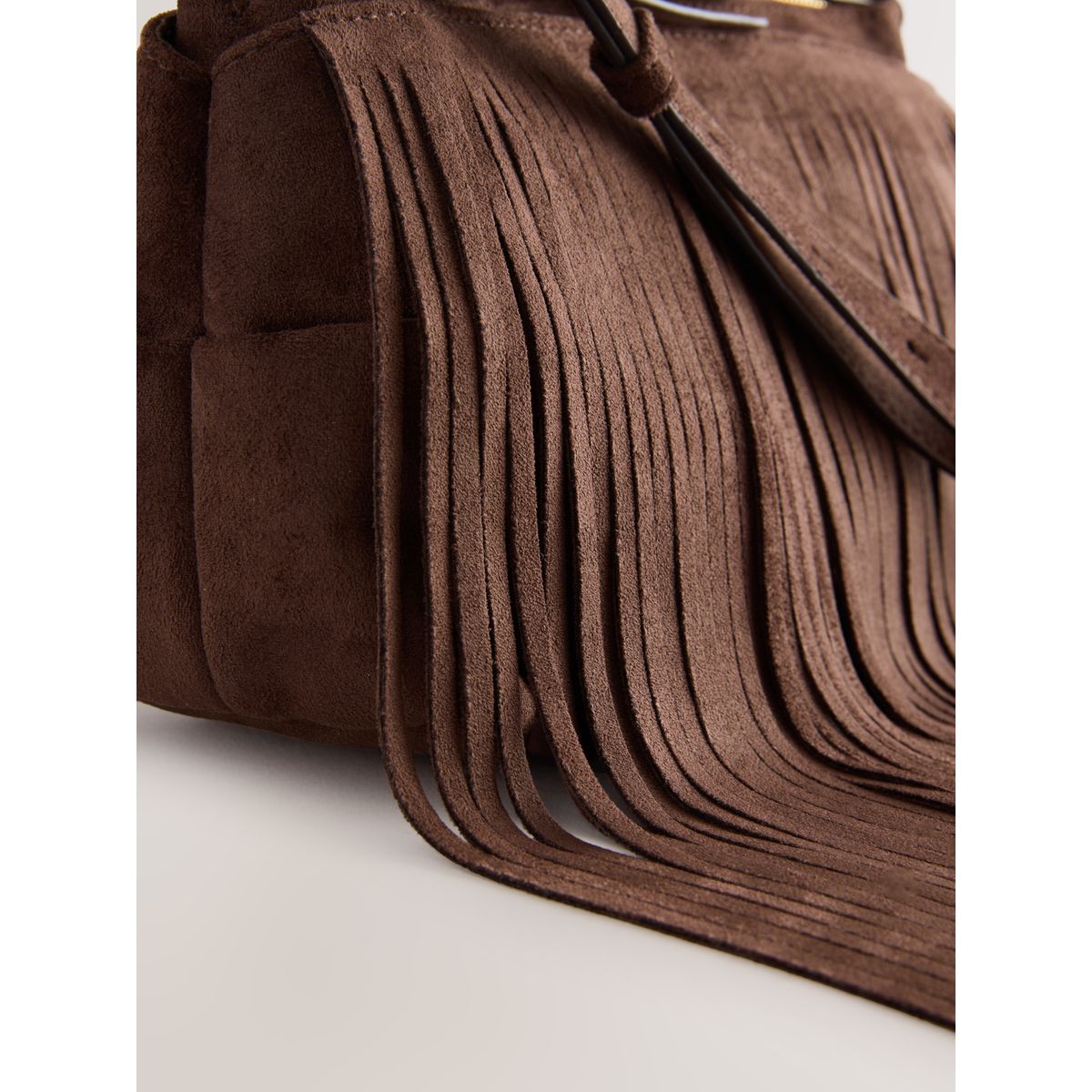 Sac à bandoulière en daim franges marron chocolat, NEXT