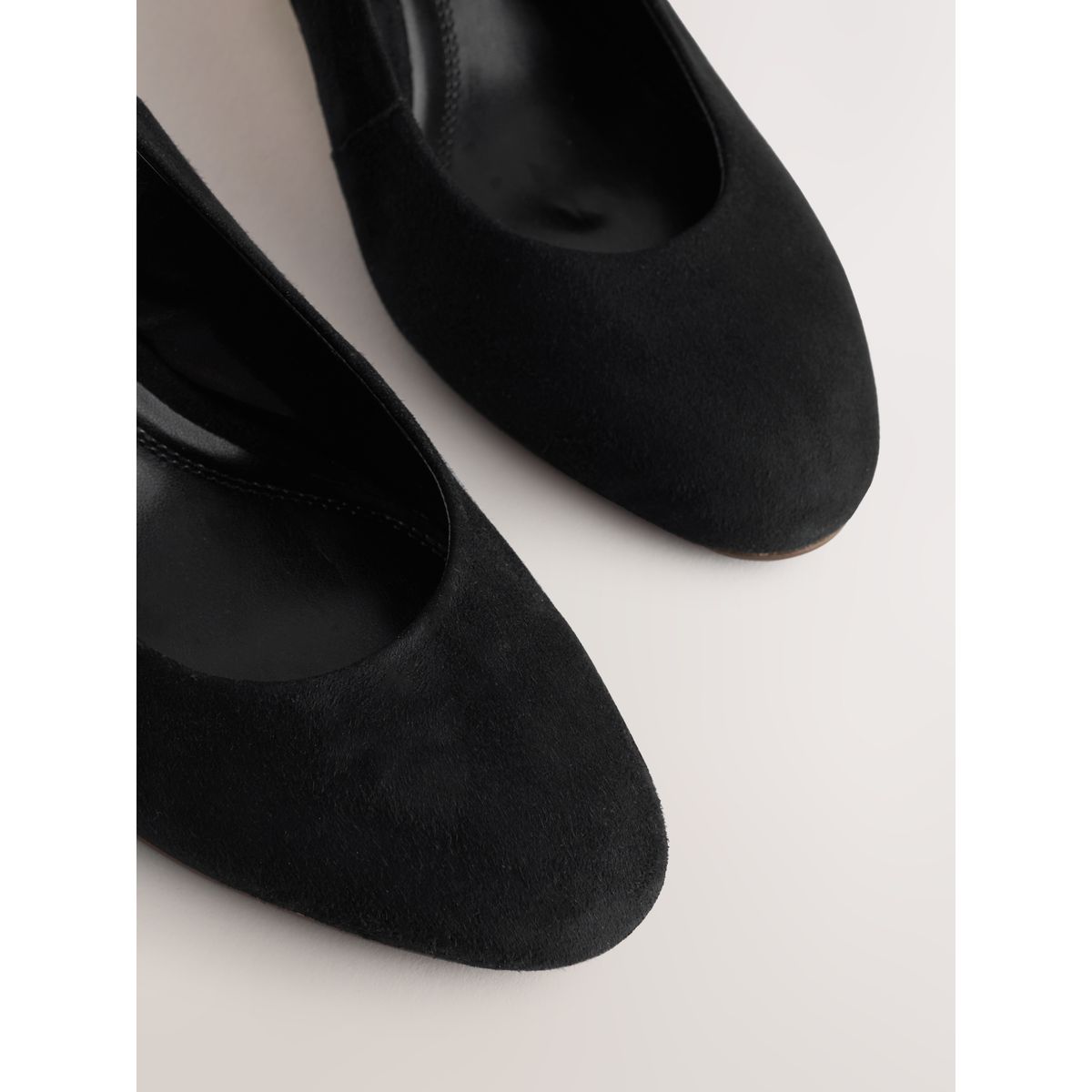 Chaussures compensées en cuir à bout fermé noir, NEXT