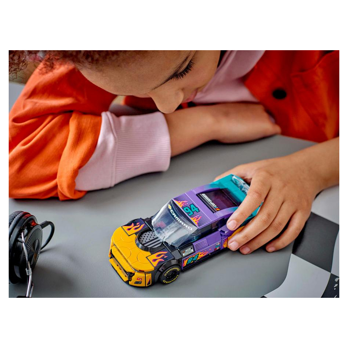 LEGO 76935 - Voiture de Course NASCAR Chevrolet Camaro ZL1 multicolore, LEGO