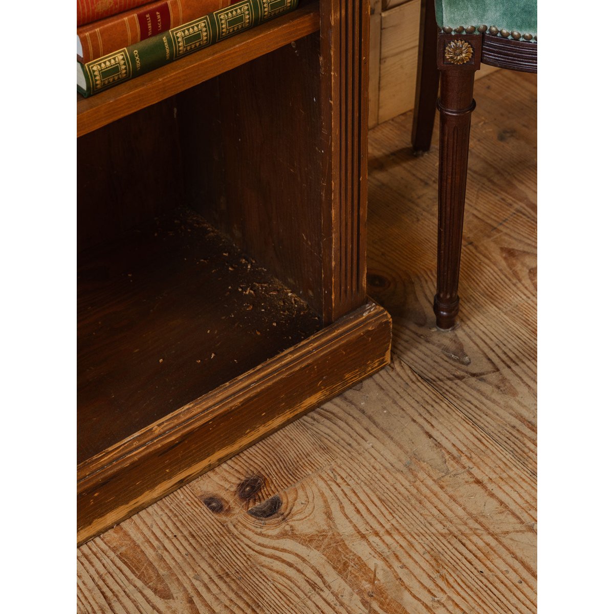 Long buffet en bois Gilbert N°1654 - Bon état bois foncé, DEBONGOUT