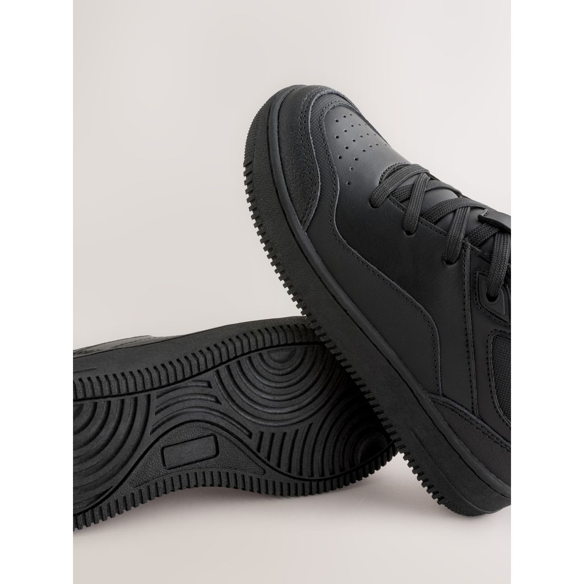 Chaussures d’école à lacets en cuir noir, NEXT