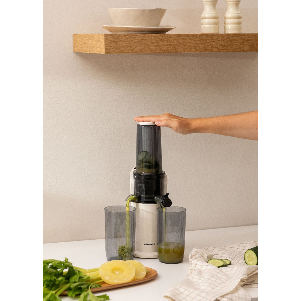 Extracteur de jus lent 150W JUICER SLOW MINI blanc cassé, CREATE