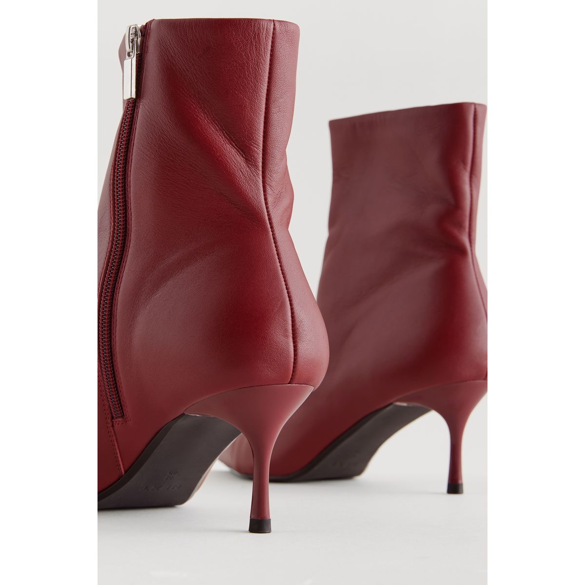 Bottines pointues à talon fin rouge bordeaux, NEXT