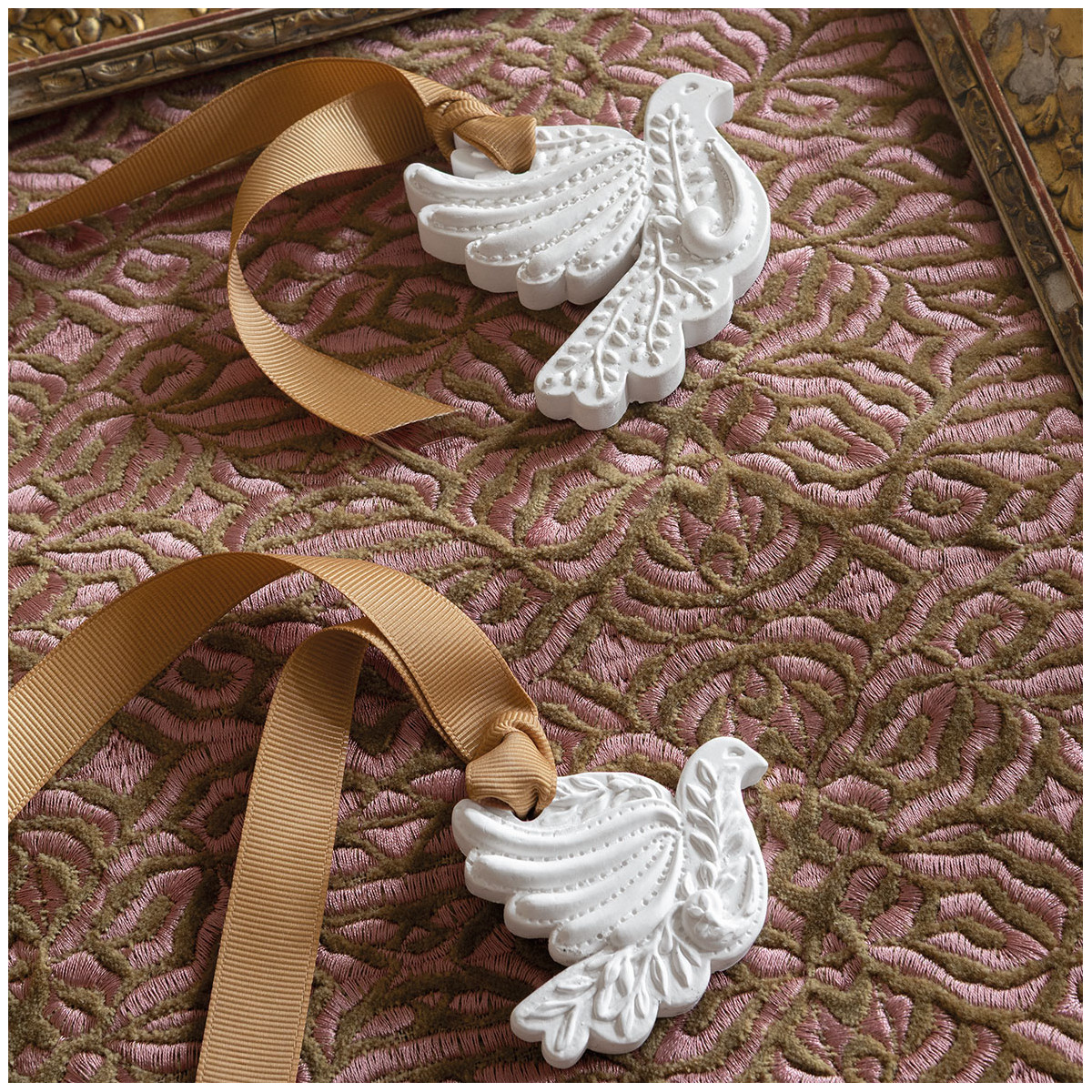 Décor parfumé Colombe grand modèle CÈDRE ÉTERNEL blanc, MATHILDE M