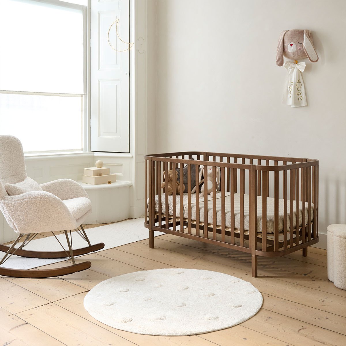 Lit bébé évolutif ovale COCON noyer foncé, PETITE AMELIE