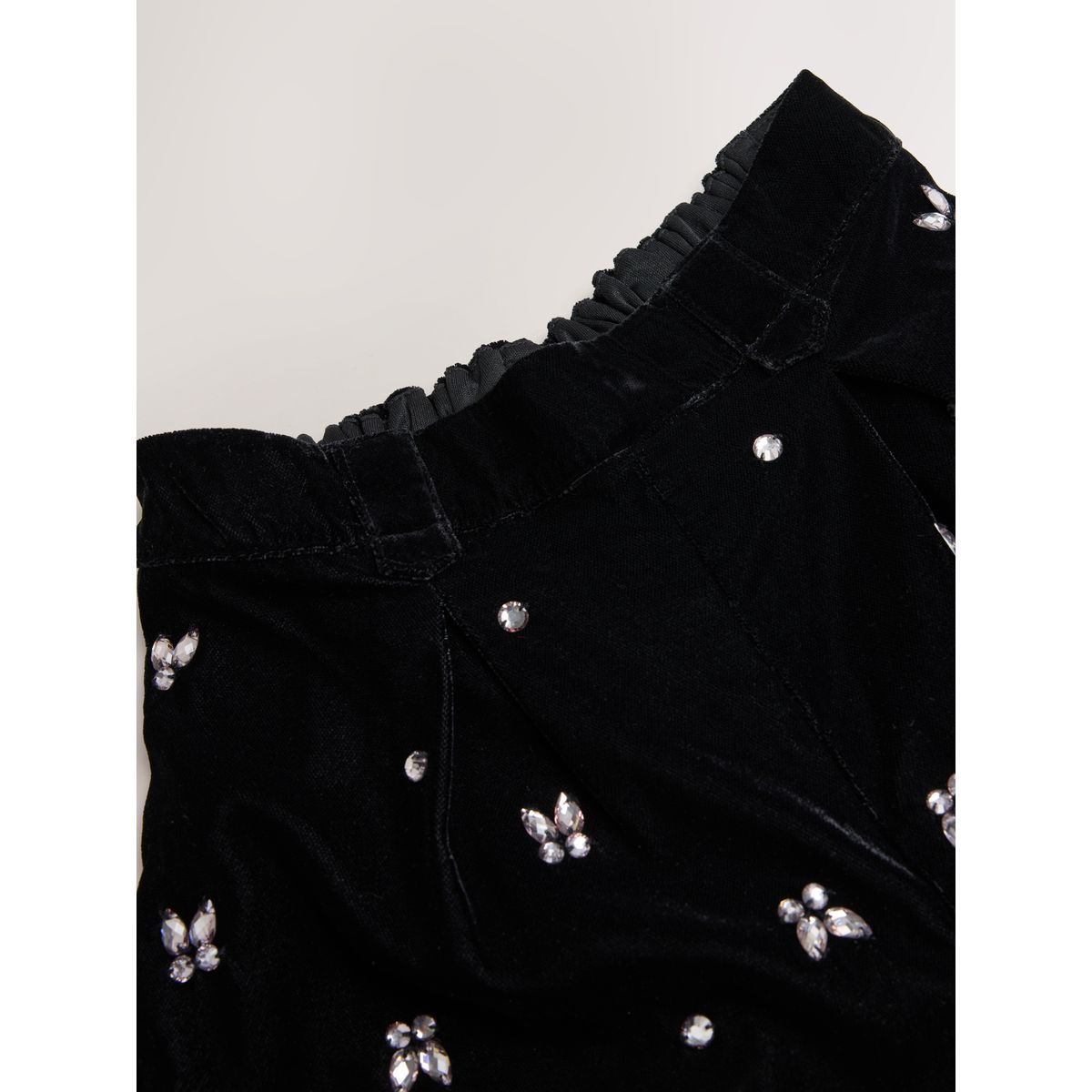 Short à enfiler orné de diamants noirs, NEXT