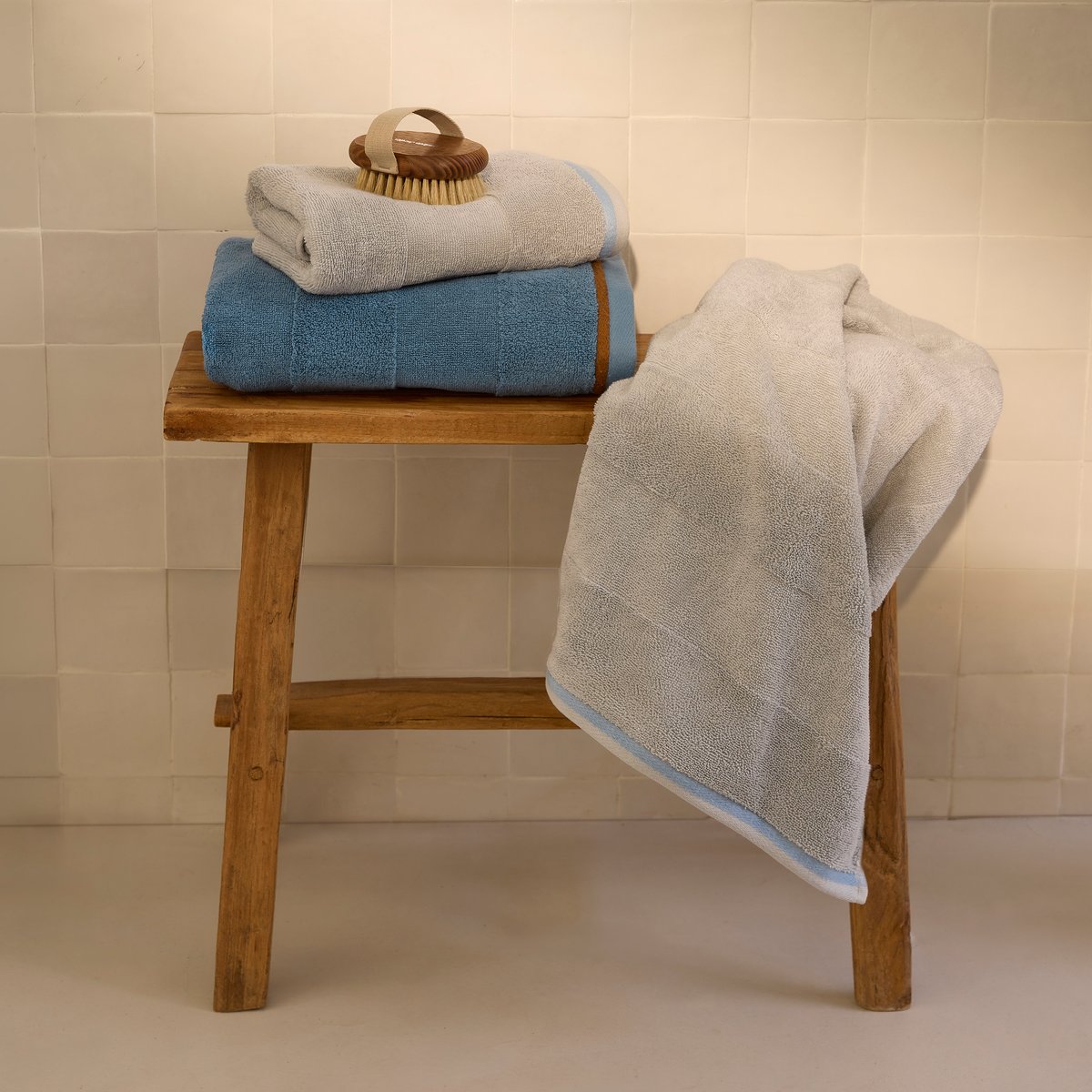 Drap de bain VUELO gris perle, CARRE BLANC