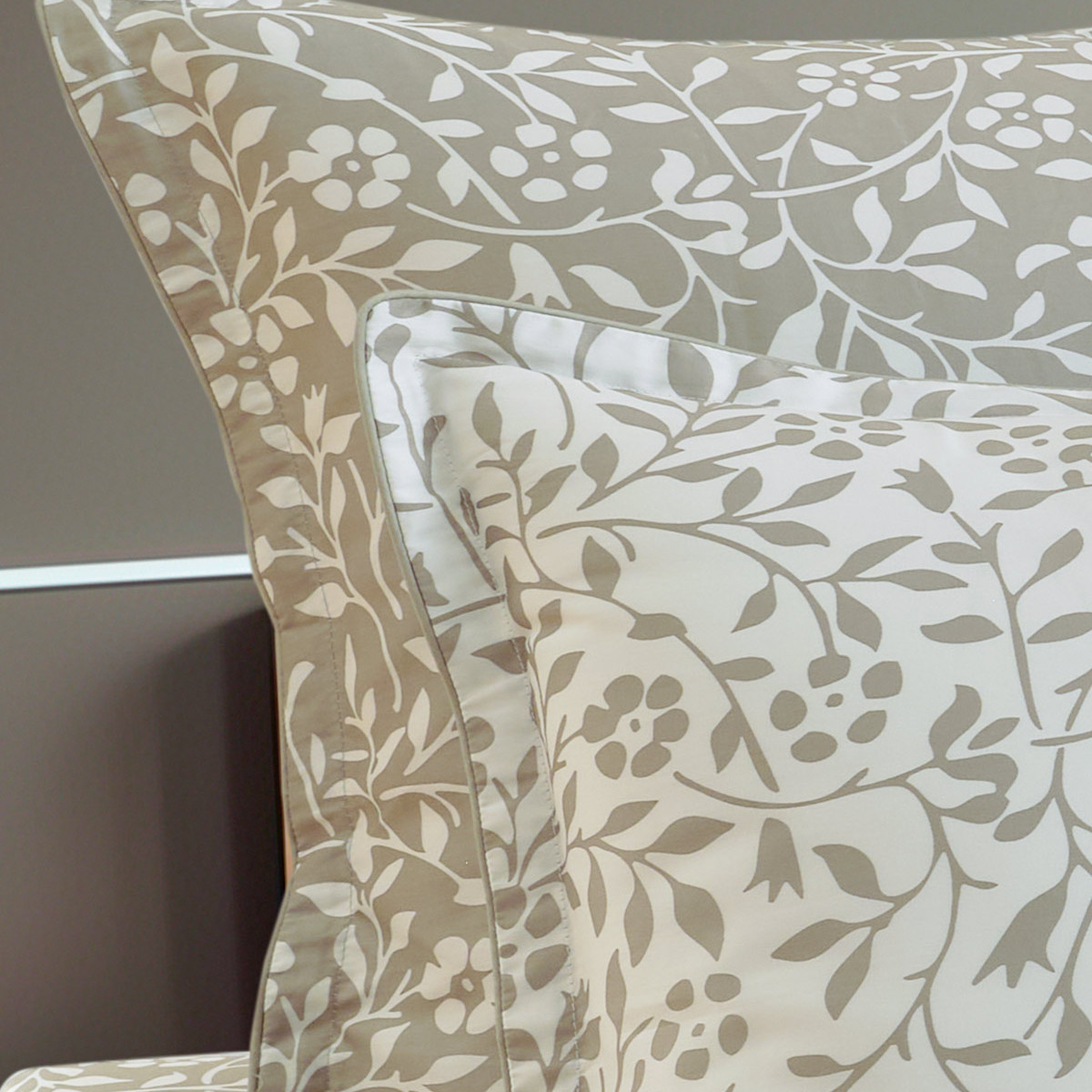 Lot de 2 taies d'oreiller en satin de coton 120 fils ELOQUENCE sauge, SENSEI MAISON