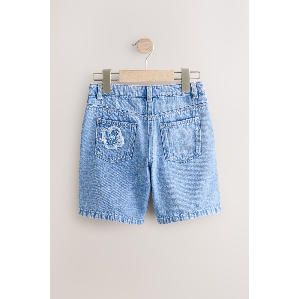 Short en denim avec fleurs au crochet jean, NEXT