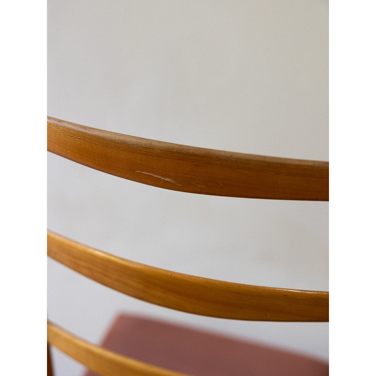Lot de 4 chaises au tissu terracotta Alma N°1799 - Bon état terracotta, DEBONGOUT
