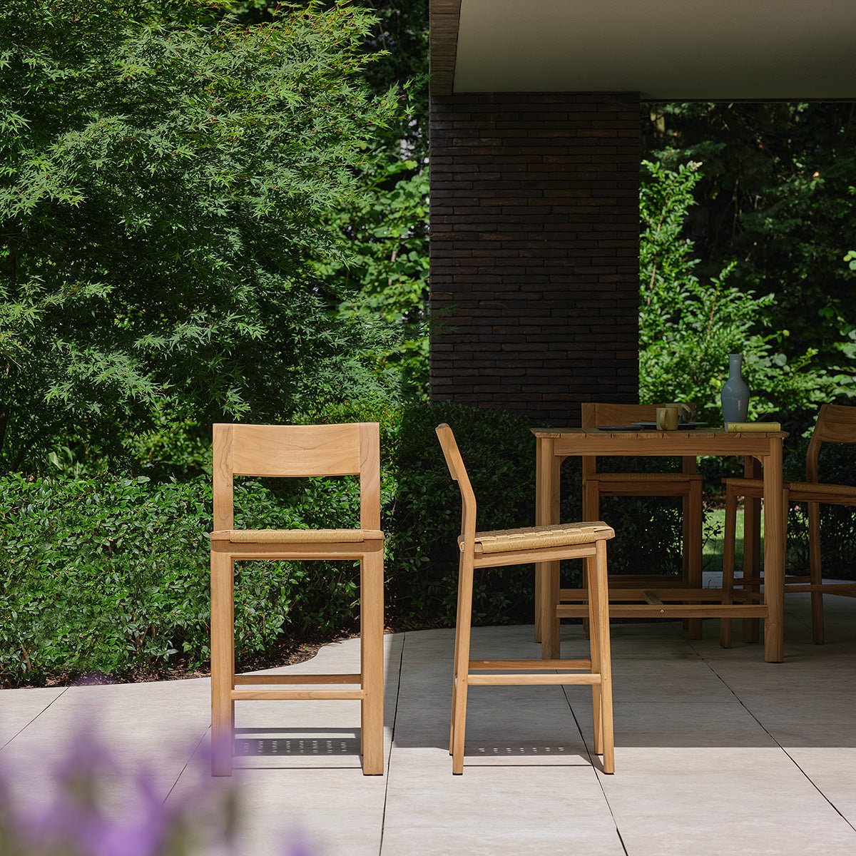 Lot de 2 chaises de bar de jardin en teck PIANA naturel, BERAH GETAH