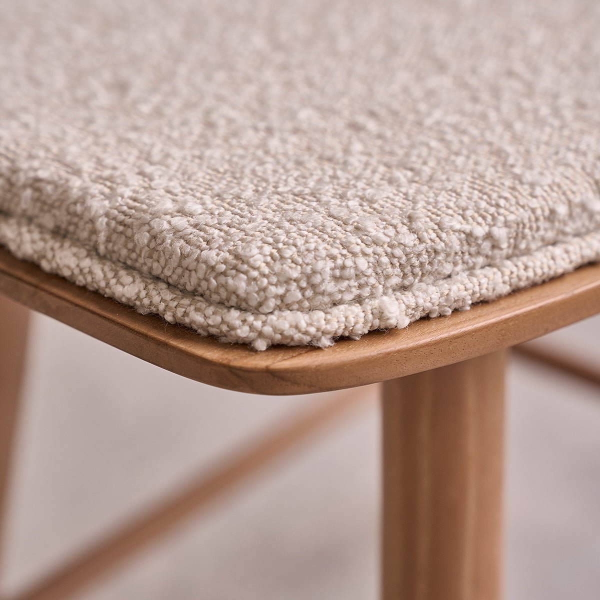 Tabouret en teck massif et bouclette AMBRE ecru, BERAH GETAH