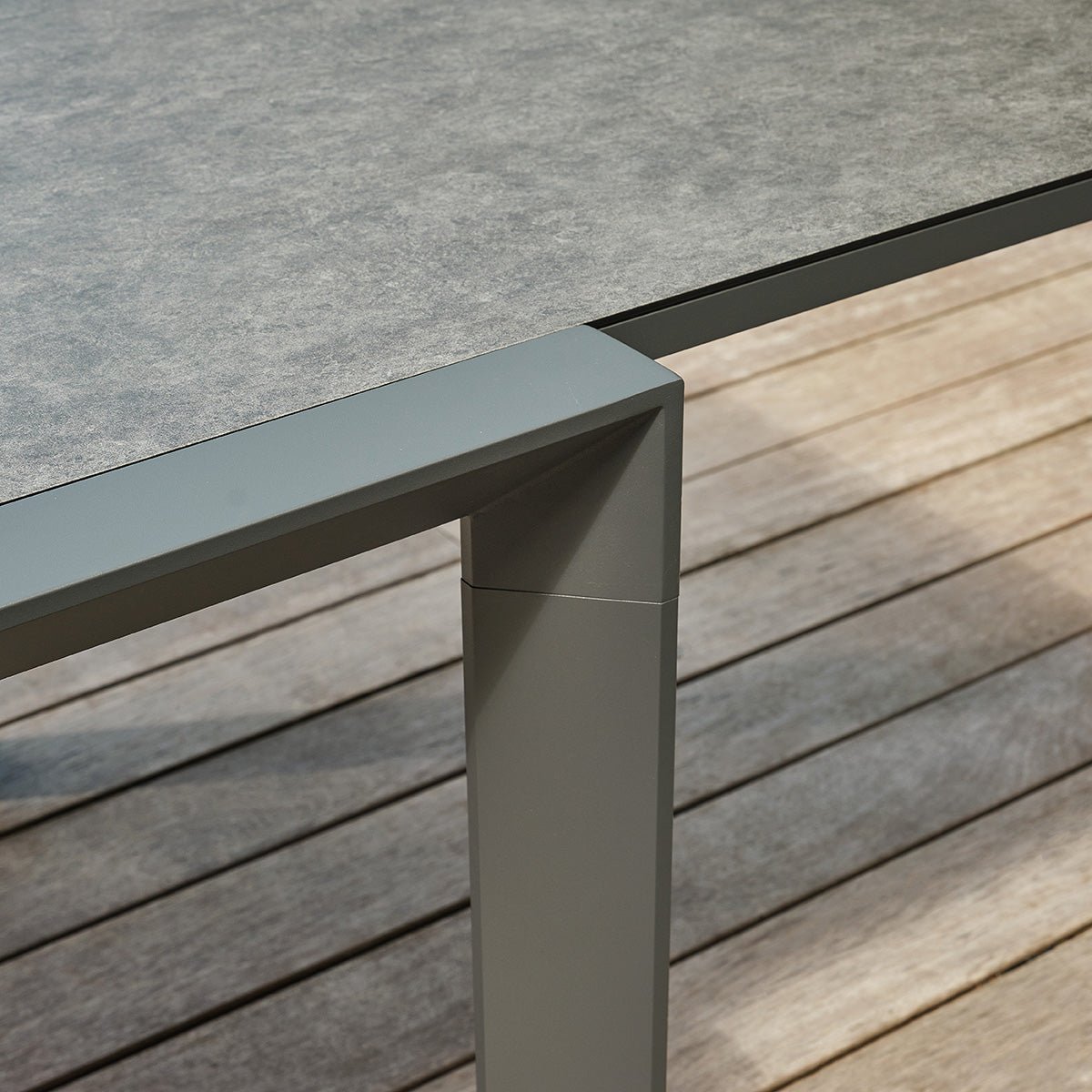 Table de jardin en aluminium gris extensible 6/10 pers. BASALT gris, BERAH GETAH