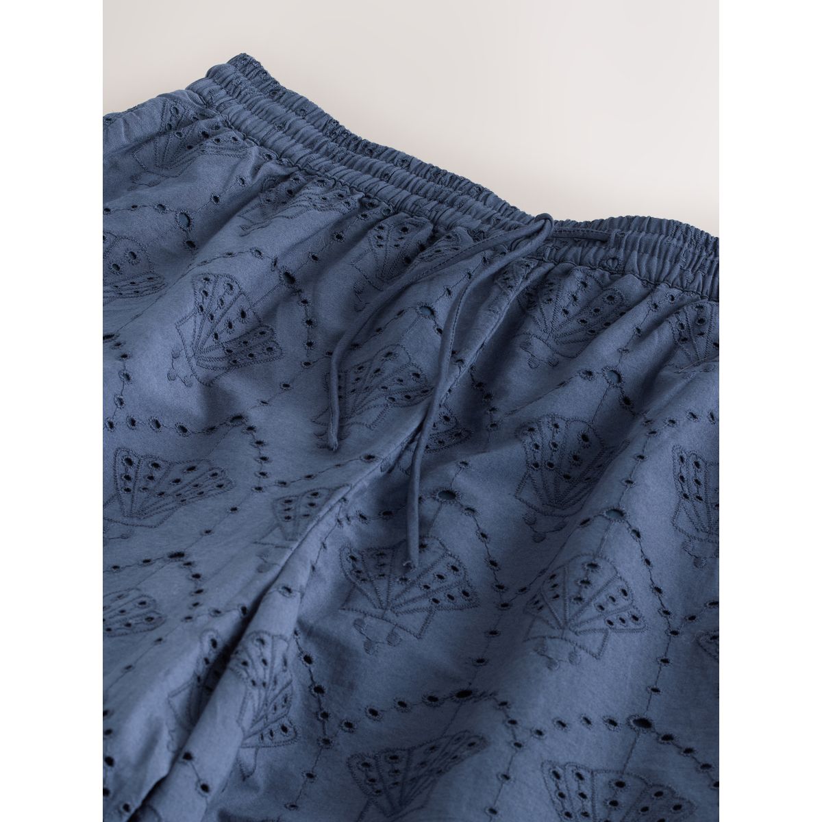Pantalon crop large avec broderie coquillage bleu marine, NEXT