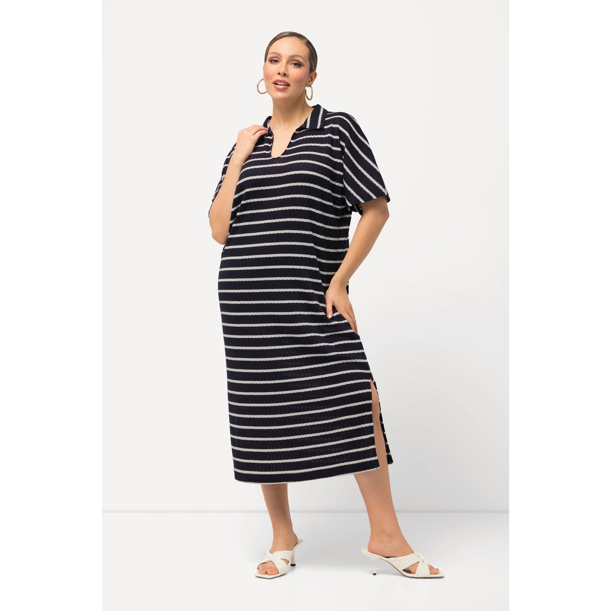 Robe midi en maille. Décolleté marine, ULLA POPKEN