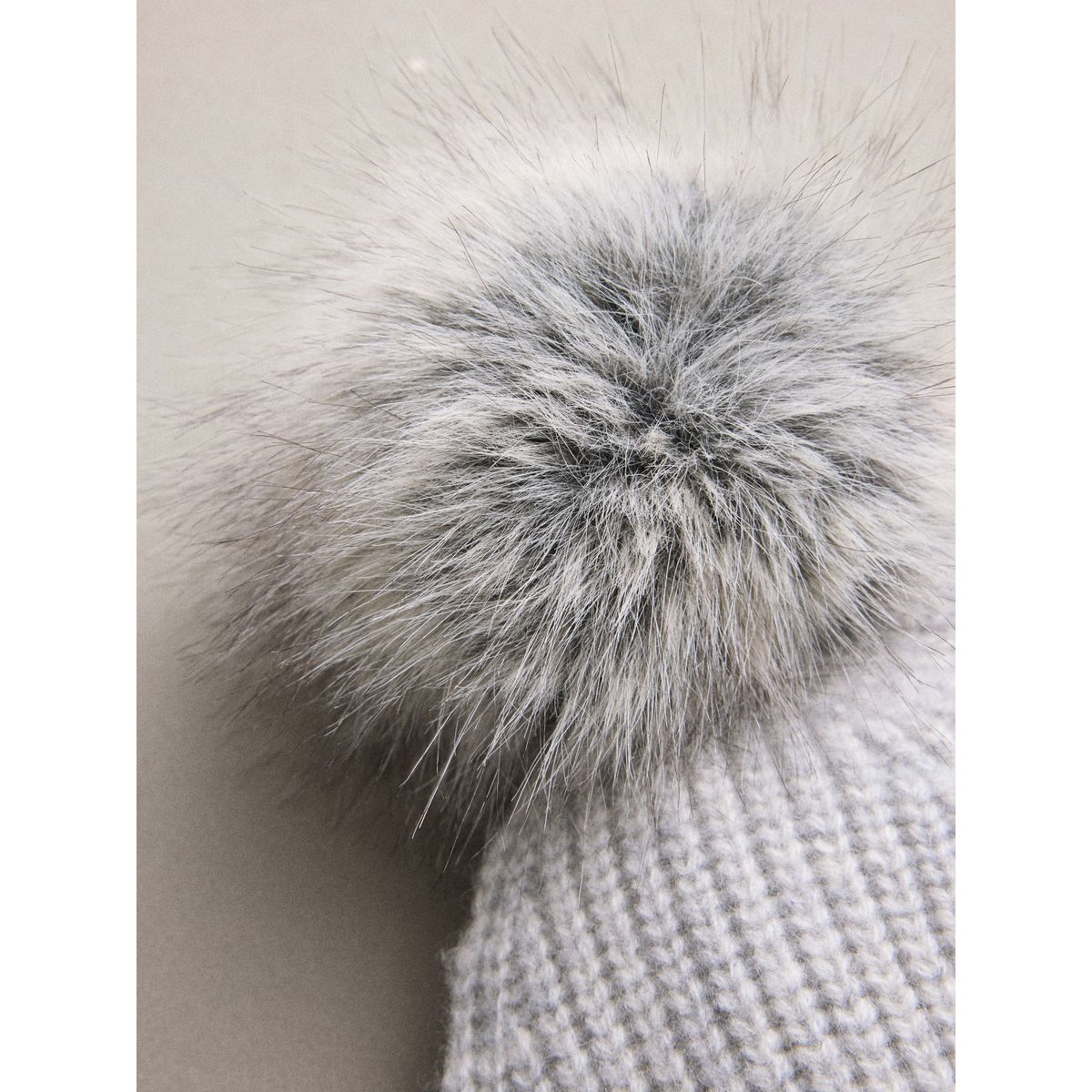 Bonnet en maille de cachemire à pompon gris, NEXT