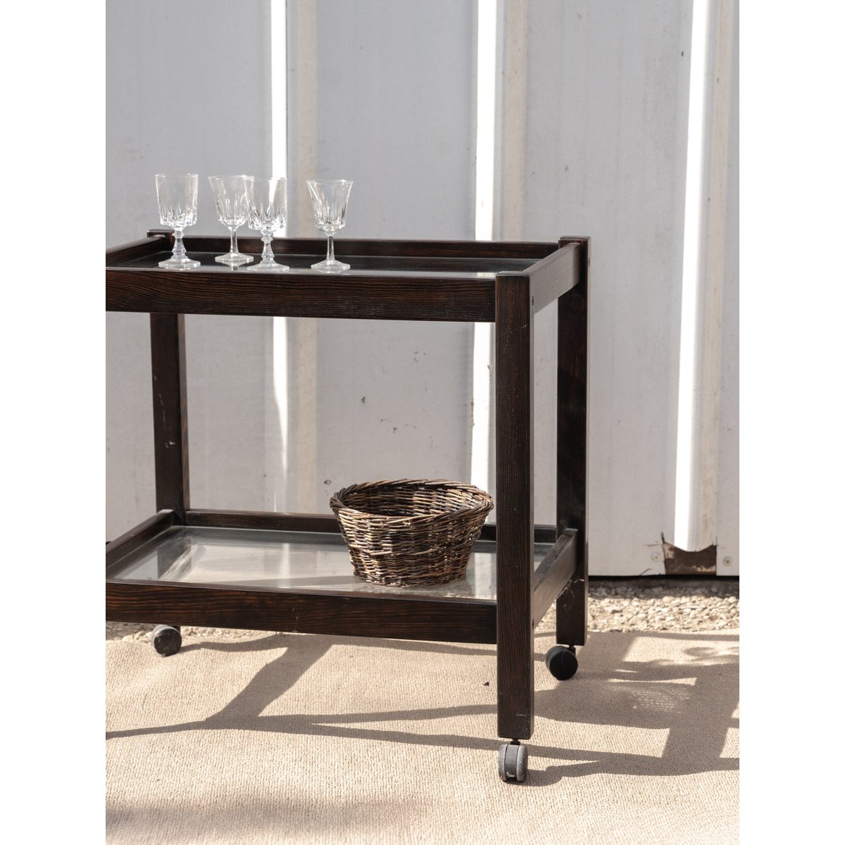 Desserte en bois et en verre Anouk N°363 - Bon état bois foncé, DEBONGOUT