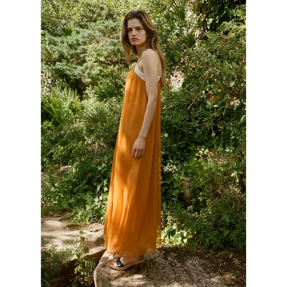 Robe en gase à décolleté en V orange, MANGO