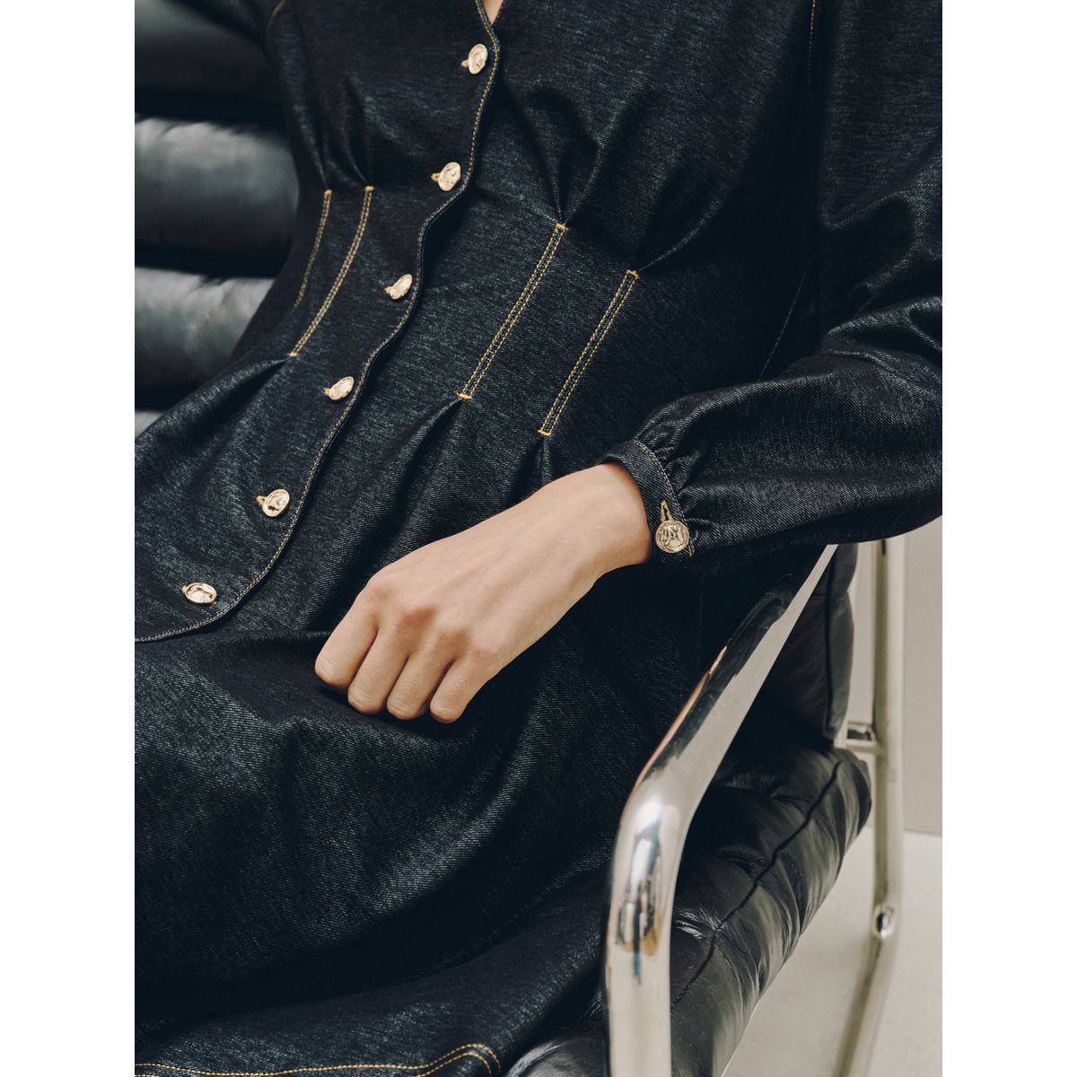 Robe courte cintrée aspect denim noir, NEXT