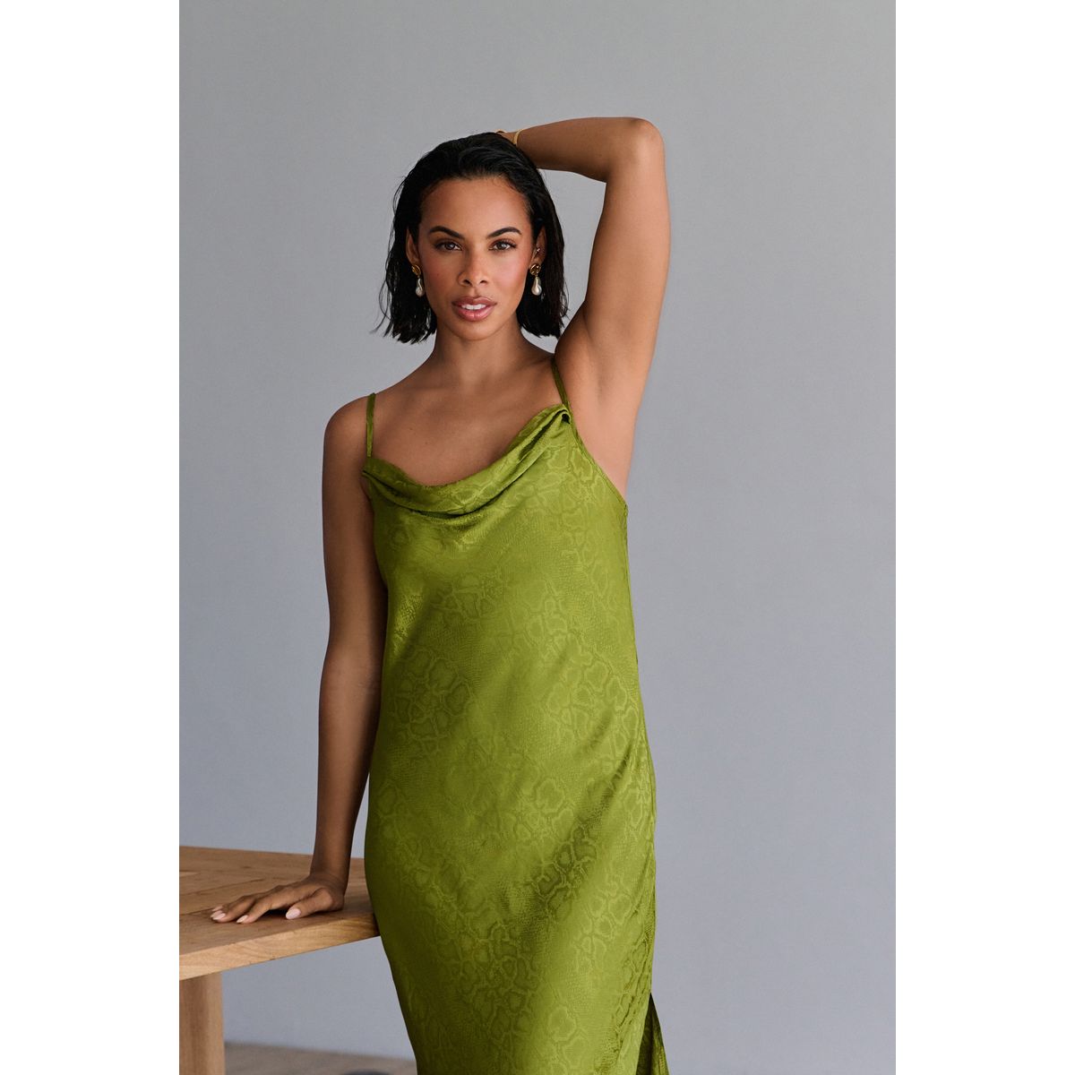 Robe mi-longue en jacquard à col bénitier vert, NEXT