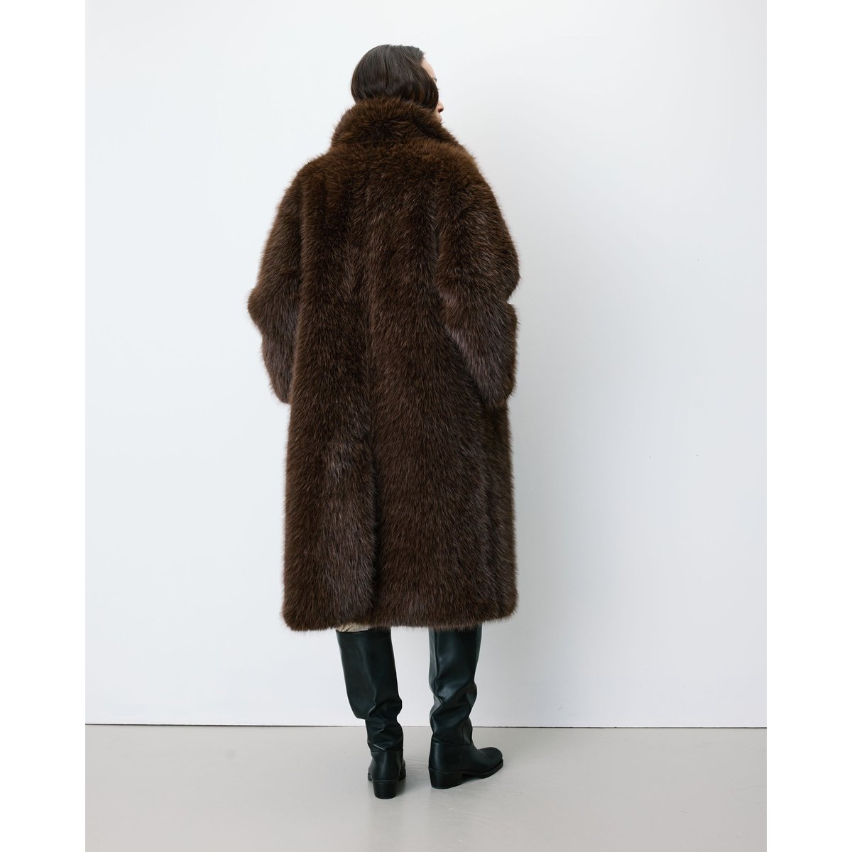 Manteau long oversize en Imitation fourrure chocolat Alara chocolat, GRACE & MILA