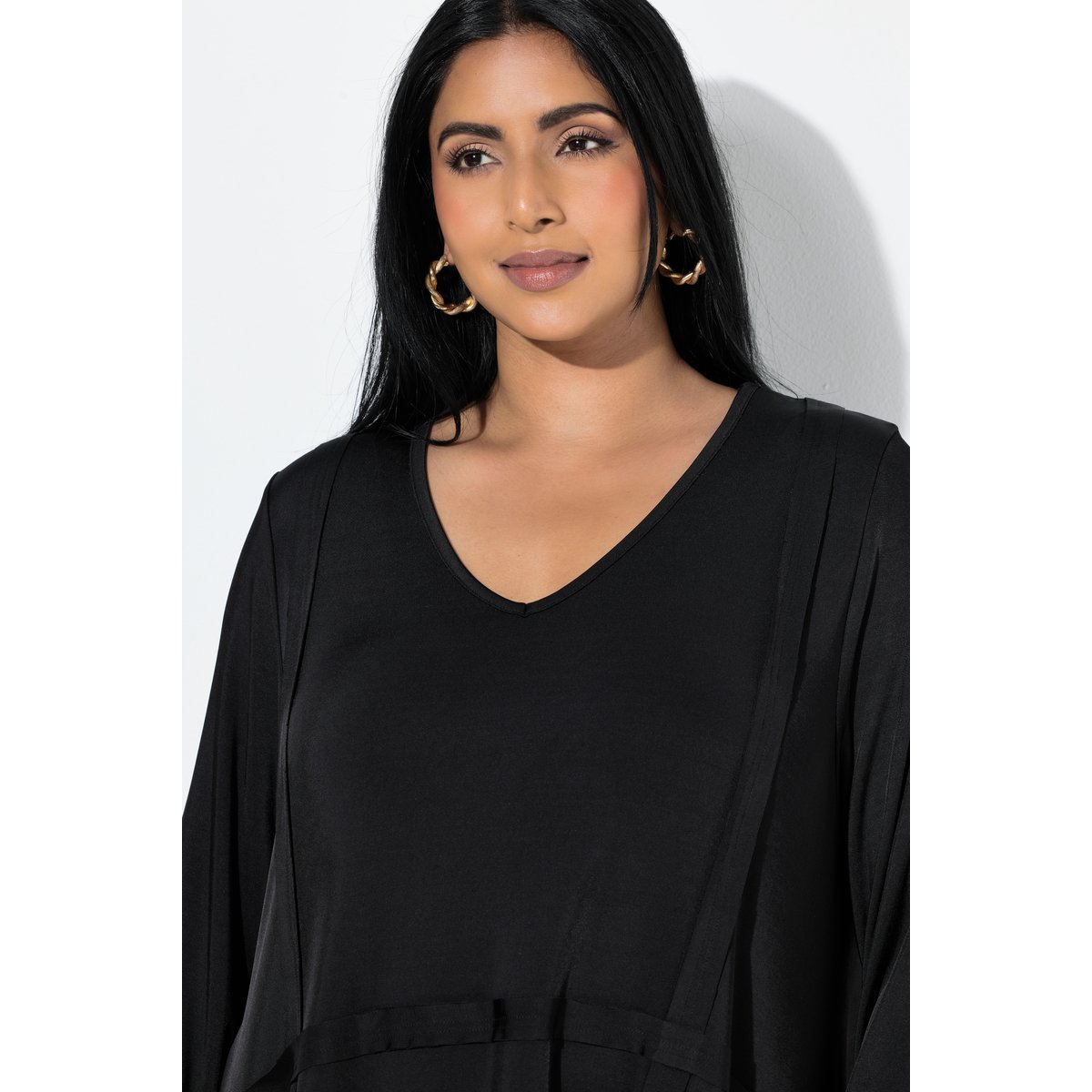 Robe en pointe, au tombé fluide noir, ULLA POPKEN