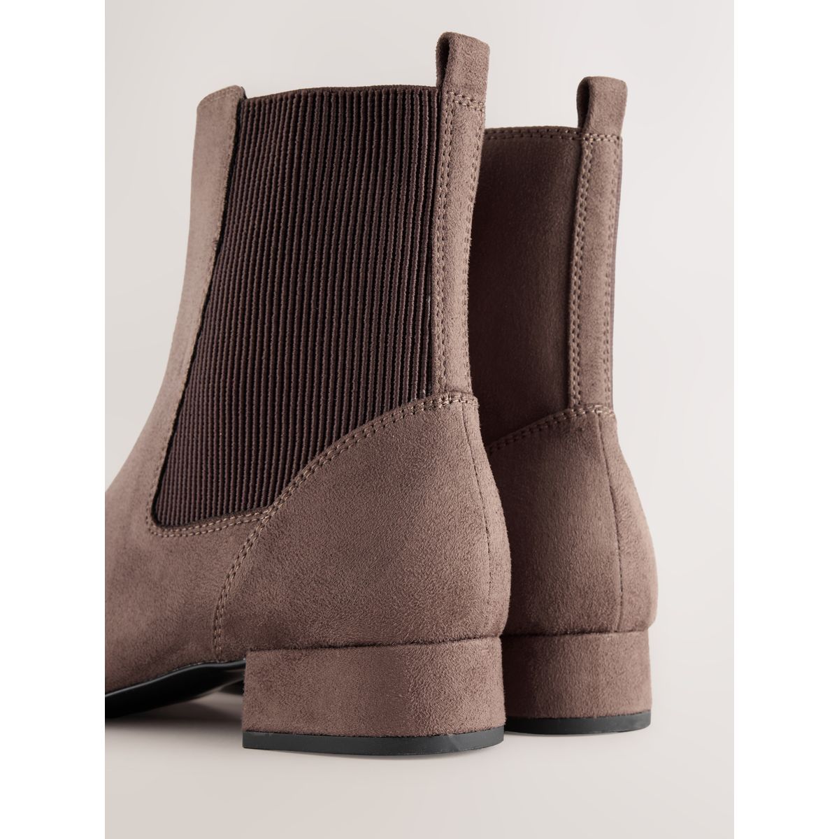 Bottines chelsea à bout ciselé taupe, NEXT