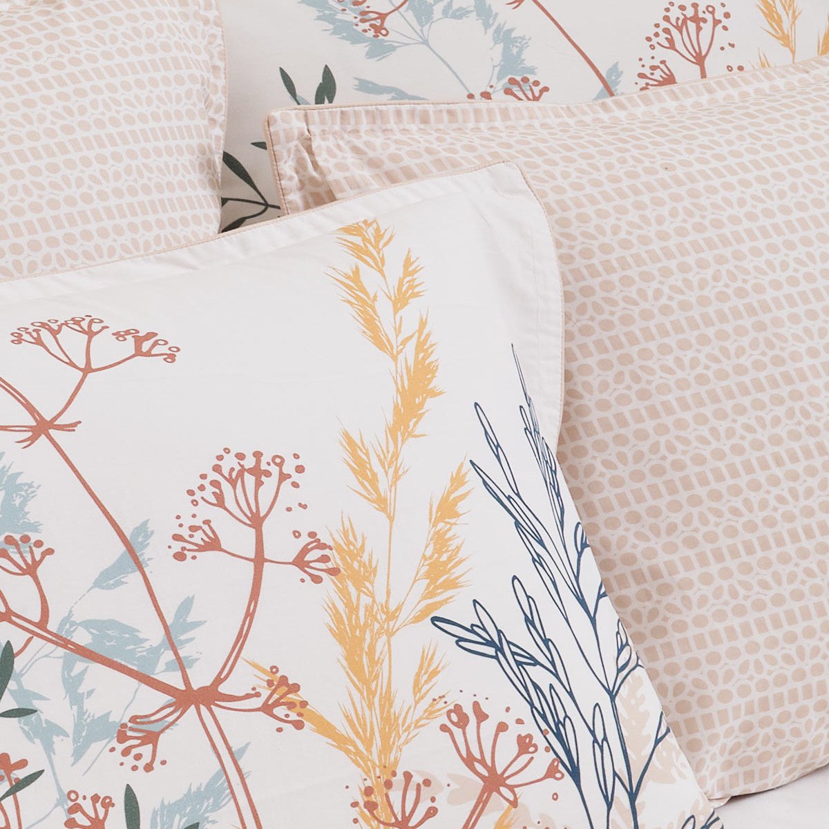 Lot de 2 taies d'oreillers en percale de coton finition passepoil MARGUERITE sable, SENSEI MAISON