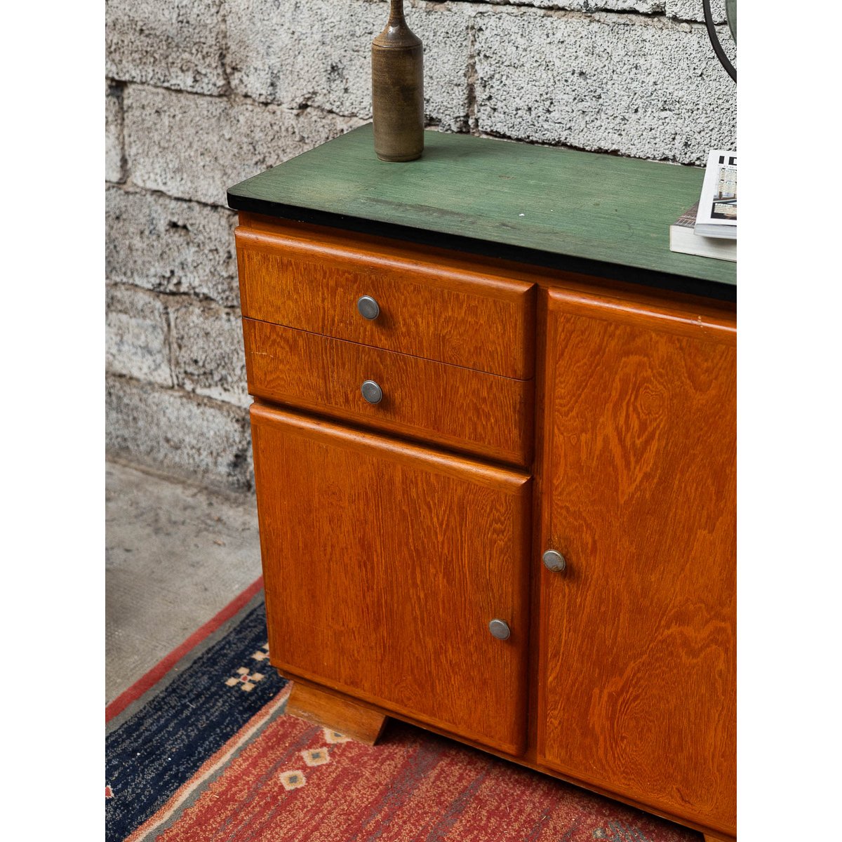 Commode bois au plateau vert d'eau Olga N°673 - Bon état bois clair, DEBONGOUT