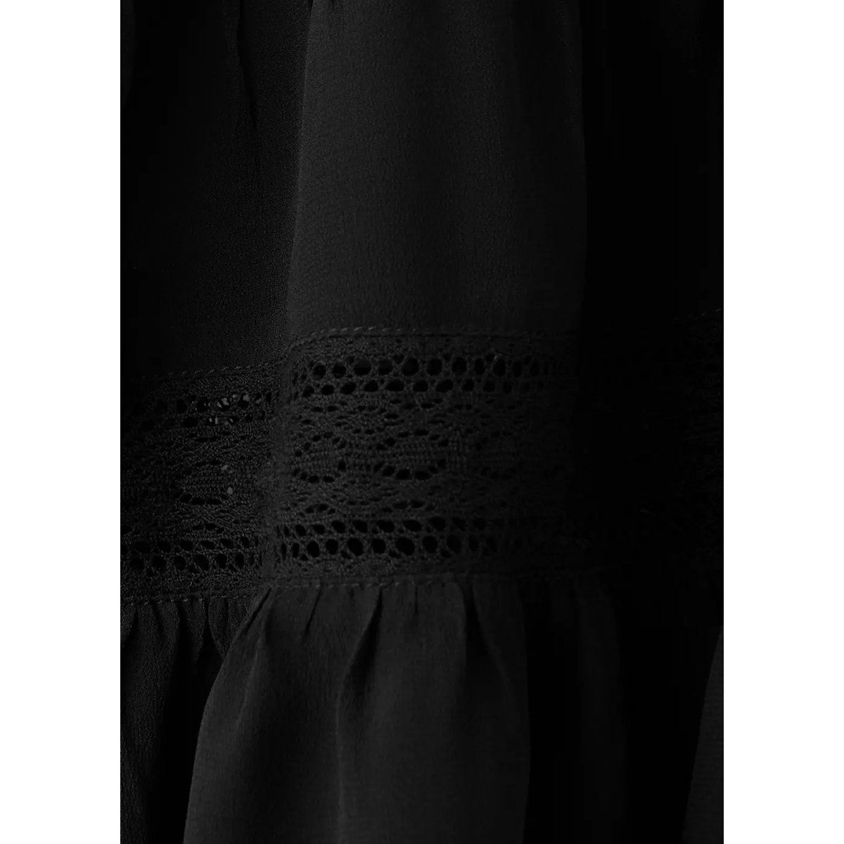 Blouse col en V en dentelle noir, MANGO