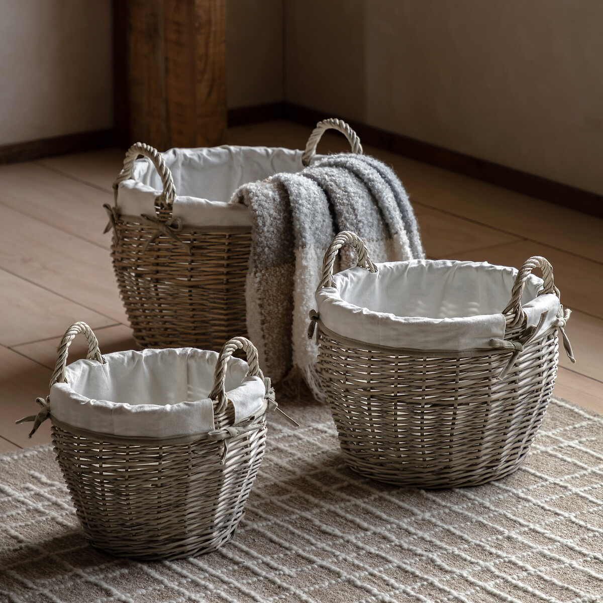 Set of 3 Aro Round Lined Baskets in Natural brown              , ÉDITÉ