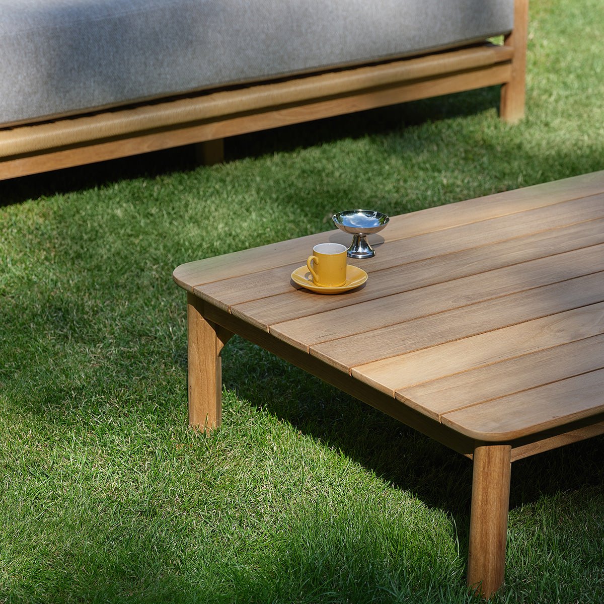 Salon de jardin bas en teck avec coussins gris chiné 4 personnes PIANA gris_chine, BERAH GETAH
