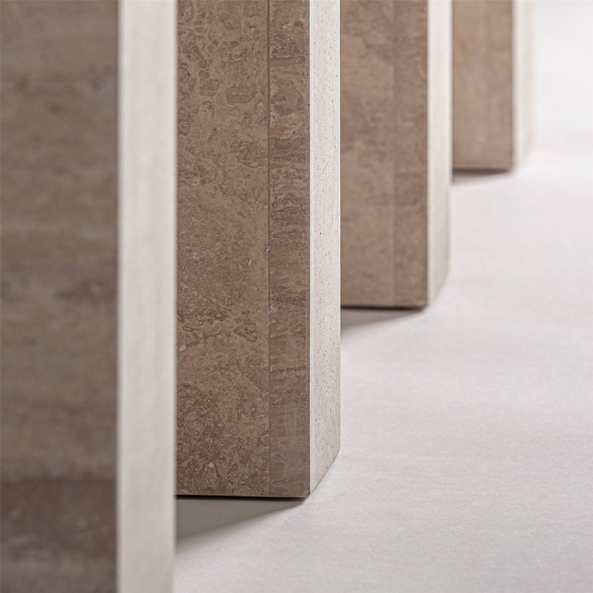 Console en travertin finition vieillie beige travertin finition vieilli, RECOLLECTION