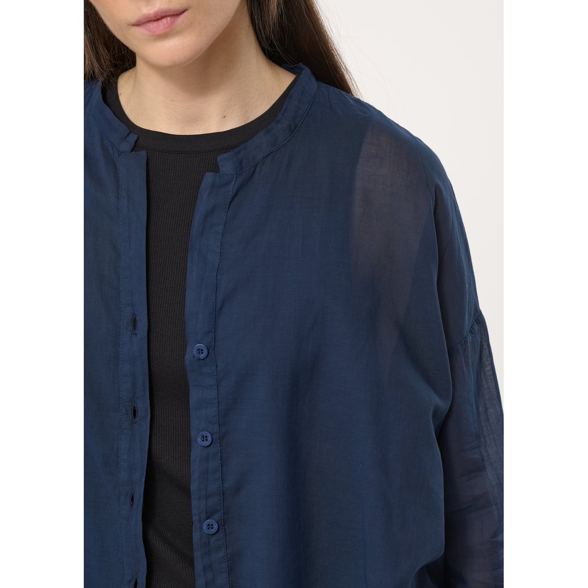 Chemise bleu marine oversize en voile de coton marine, HUMILITY