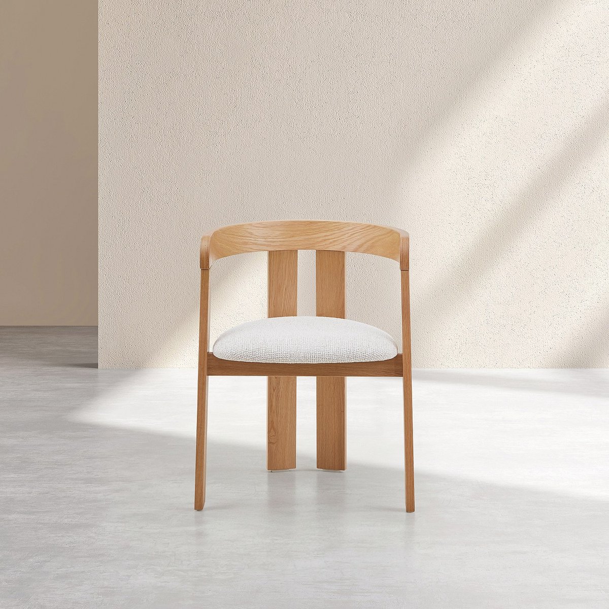 Lot de 2 chaises en tissu texturé et chêne massif avec accoudoirs crème, HABITAT
