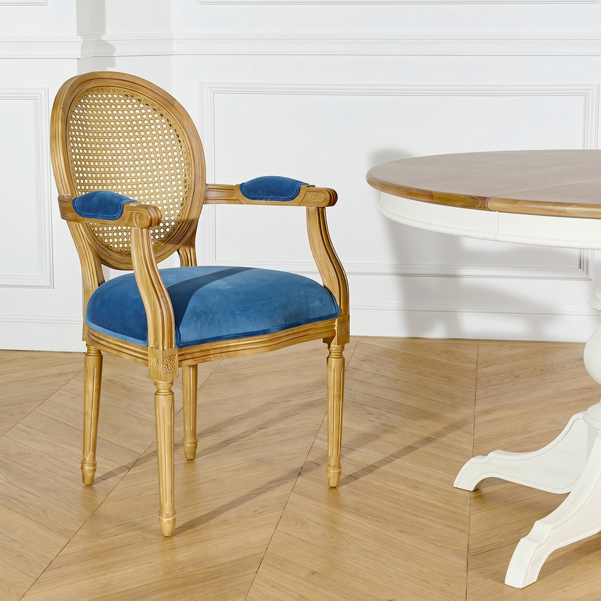 Fauteuil de table style classique en hévéa, cannage et velours MEDAILLON bleu orage, ROBIN DES BOIS
