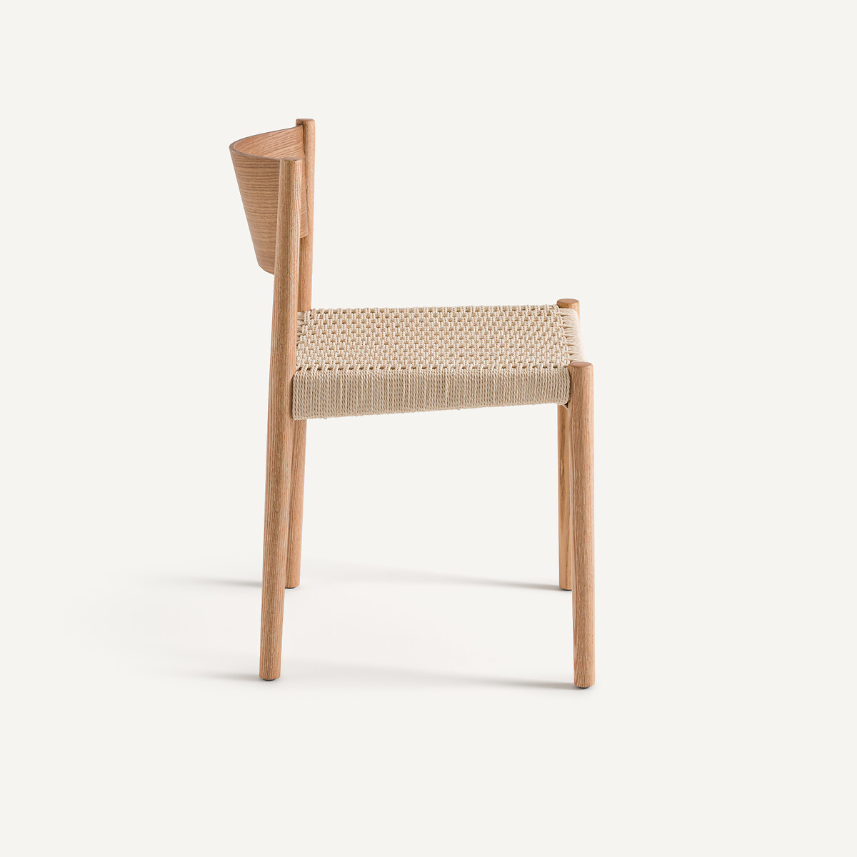 Chaise en frêne massif, assise en corde de papier tressée, IZIE chêne naturel, AM.PM