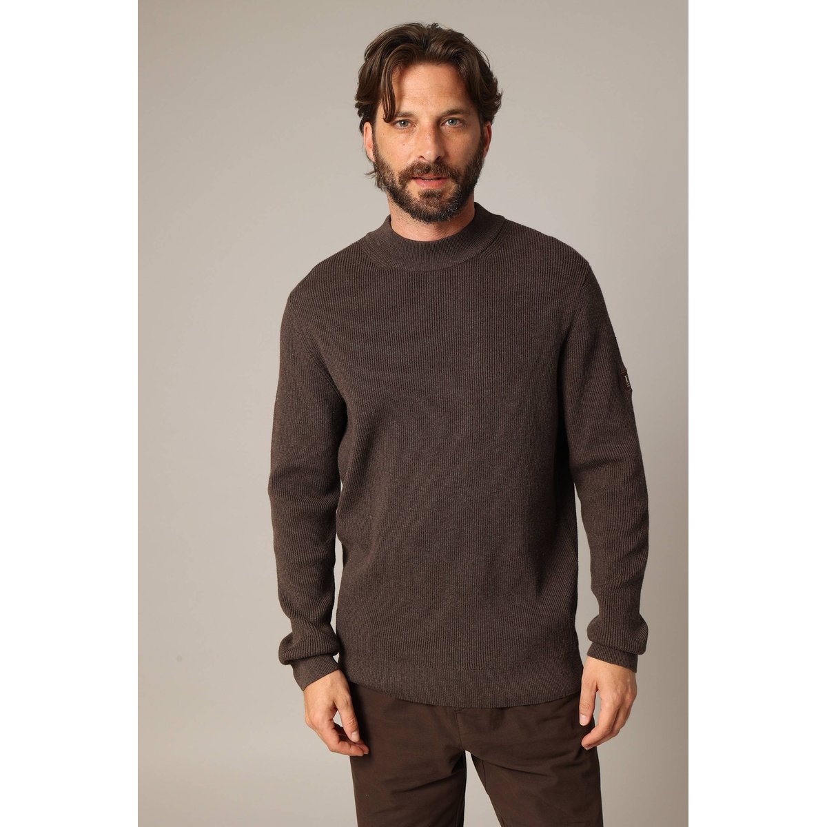 Pull en maille côtelé
CHESTON espresso, DEELUXE